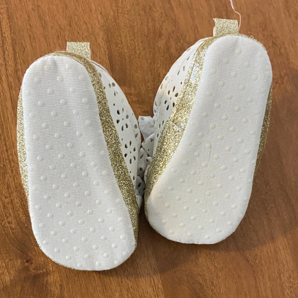 Free w/bundle: White and Gold baby girl Shoes